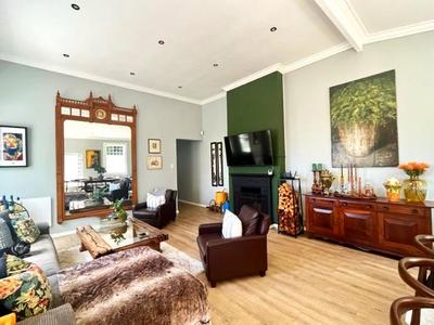 Cottage For Sale in Rondebosch, Cape Town